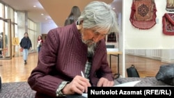 Кыргыз эл жазуучусу  Кубатбек Жусубалиев.