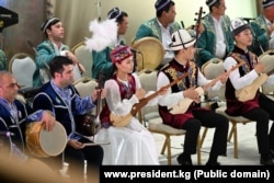 Түрк тилдүү мамлекеттер уюмунун Самарканддагы саммитинде тартылган сүрөт. 2022-жыл.