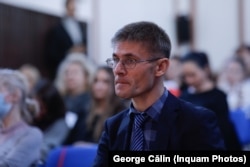 Marcel Bartic, , profesor de istorie.