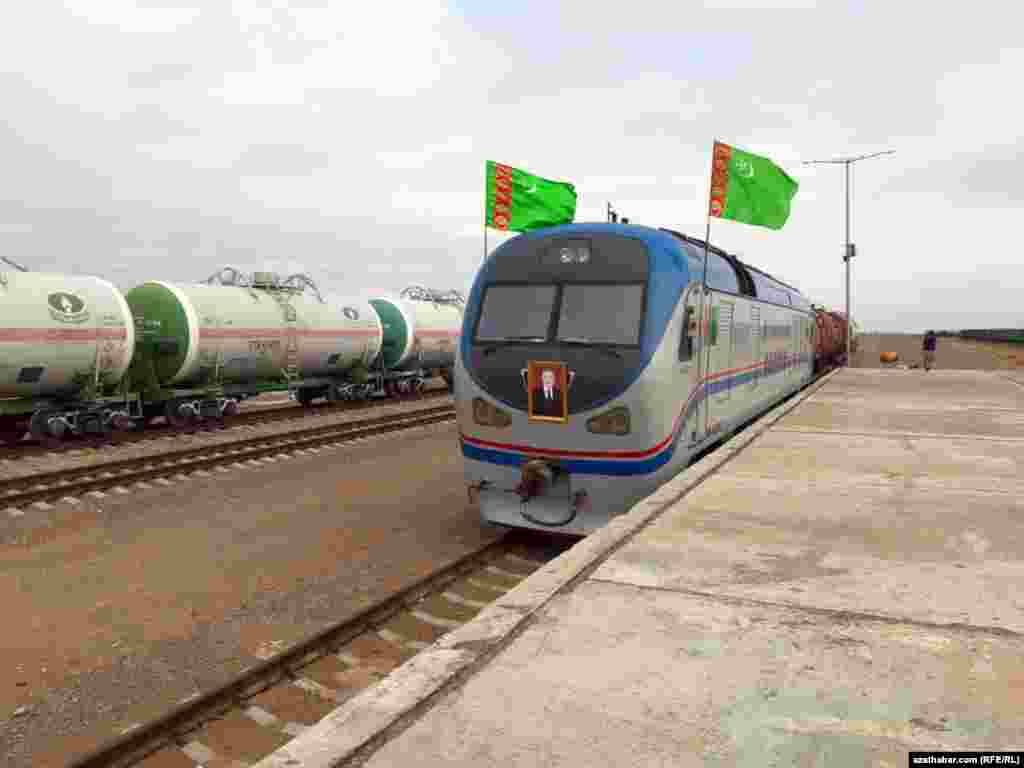 Otly çeleklerinde nebit önümleri getirildi.&nbsp;