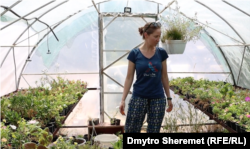 Надежда в Чернобаевке разводит цветы