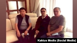 Слева направо: Акылбек Тумонбаев, Садыр Жапарова и Азим Рой.