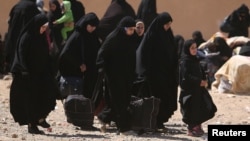 Женщины, бежавшие из города Ракка. Сирия. 5 апреля 2017 года. Иллюстративное фото.
