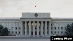 Здание правительства Кыргызстана.