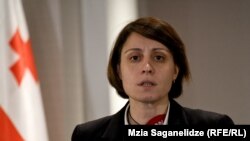 ელენე ხოშტარია, პარტია "დროას" დამფუძნებელი