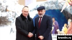 პრემიერი ფაშინიანი სანქტ-პეტერბურგში ჩავიდა დსთ-ს სამიტზე და პრეზიდენტ პუტინს შეხვდა