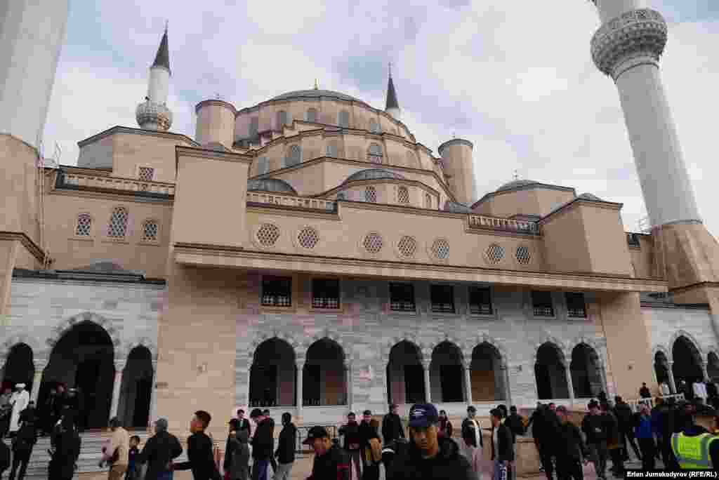 Өткөн айда Орусиядагы &ldquo;Крокус Сити Холл&rdquo; борборундагы кол салуу чөлкөмдөгү коопсуздук жана диний кырдаалды кайрадан күн тартибине чыгарды.&nbsp;