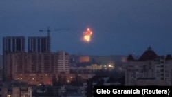 Explozia unei rachete deasupra Kievului în timpul unui atac rusesc cu rachete și drone, 2 ianuarie 2024 (REUTERS/Gleb Garanich)