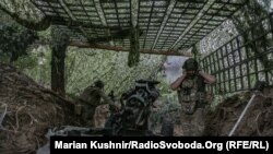  Бійці 95-ї окремої десантно-штурмової бригади на позиціях біля Торецька, Донецька область, Україна, липень 2024 року