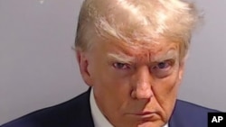 დონალდ ტრამპისთვის ფულტონის ოლქის ციხეში 2023 წლის 24 აგვისტოს გადაღებული ფოტო