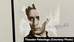 Imaginea lui Zelea Codreanu este și ea intens promovată în ultimii ani. În imagine, un afiș din octombrie 2023, din toaleta Aeroportului Internațional Otopeni.