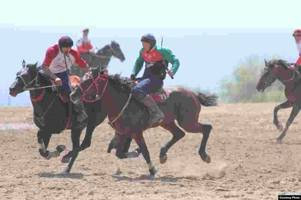 "Жаштык" командасы финалда "Красноярск" командасын 2:0 эсебинде утуп алды. Үчүнчү орунду Өзбекстандан келген команда ээледи.