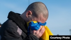 Один із 207 полонених, яких вдалося повернути через обмін із Росією 31 січня 2024 року, фото ілюстративне