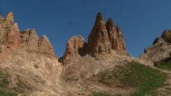 Deponija smeća blizu pješčanih piramida Foče, starih više od 200 godina