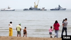 Руски военни кораби са закотвени край пристанището Каспийск в руската република Дагестан, юли 2023 г.