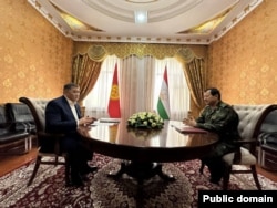 Камчыбек Ташиев жана Саймумин Ятимов (солдон оңго карай). 1-декабрь, 2023-жыл.