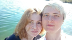 Патяева Лена , Сулейманова Седа а, доларчу архивера сурт