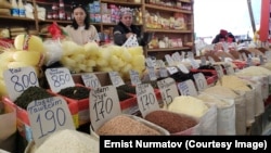 Кыргызстандагы базарлардын бири. 