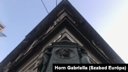 A Landerer-nyomda épületének homlokzata a Kossuth Lajos utcáról