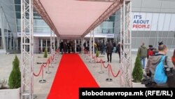 Црвен килим ги чека делегациите