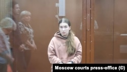 Алена Крылова.