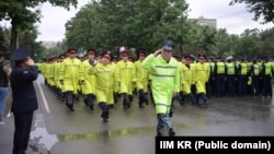 Милициянын гарнизондук саптык кароосу (гарнизонный развод). Бишкек, Кыргызстан.