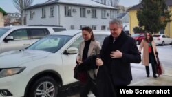 Viceprim-ministrul pentru reintegrare Oleg Serebrian sosește la sediul Misiunii OSCE din Tiraspol unde a avut loc reuniunea reprezentanților politici în procesul de negocieri pentru reglementarea transnistreană.