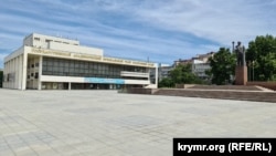 Bu yıl Qırım paytahtındaki Lenin meydanı bom-boş edi, Qırım işğalinden evel mında çoq biñli hatıra mitingleri keçirilgen edi. Aqmescit, 2024 senesi mayısnıñ 18-i