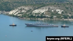 Российский военный корабль в Севастопольской бухте, иллюстрационное фото