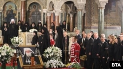 პატრიარქ ნეოფიტეს პანაშვიდს სოფიის საკათედრო ტაძარში ქვეყნის პრეზიდენტი, რუმენ რადევი, ბულგარეთის მთავრობისა და პარლამენტის ხელმძღვანელები ესწრებოდნენ
