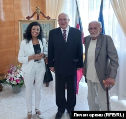 Александър и съпругата му на среща с посланика на Словакия (в средата)