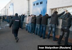 Антимигрантский рейд в России. Архивное фото
