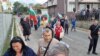 Кадър от протеста на миньори и енергетици в Перник в неделя. Протестиращите блокираха пътя между Перник и Кюстендил в двете посоки.