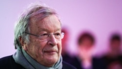 "Новое варварство" - роман Виктора Ерофеева о "русской вине". Беседа с писателем, представлявшим книгу в Праге. 