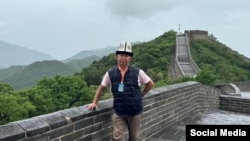 Кыяс Молдокасымов Улуу Кытай сепилинде.