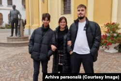 Эвгения Тимко с двумя сыновьями.