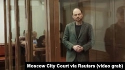 Владимир Кара-Мурза сот залында.