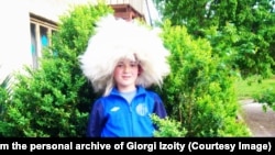 Все детство Георгий провел в селе Скра, жил с мамой в здании детского сада