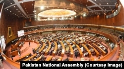 په اسلام اباد کې د پاکستان پارلېمان په ودانۍ کې غونډه - انځور له ارشيفه 