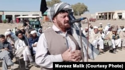 ملک موېز خان د جانیخېلو له مخښکه مشرانو یو دی - پخوانی انځور. 