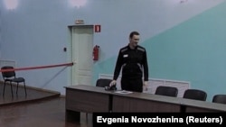 Руският опозиционен политик Алексей Навални във видеовръзка по време на изнесено заседание на Московския градски съд, 4 август 2023 г.