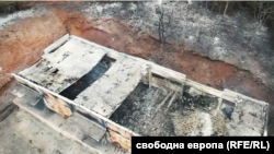 Кадър, направен с дрон след пожара в базата на ЕМКО в Карнобат през лятото на 2022 г.