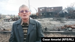 La patru luni de când cele două corpuri de case i-au fost distruse de exploziile din Crevedia, Constantin Nicolae Gavrilescu tot nu a ajuns la un acord cu firma Flagas.