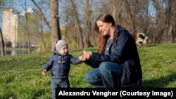 Tatiana Novac și Dragomir, de 1 an.