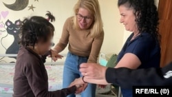 În câteva luni, Mara a reușit să recupereze anii în care nimeni nu s-a îngrijit de ea în căminele prin care a trecut.