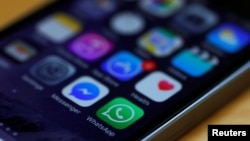 Orice minor care nu are 16 ani trebuie să aibă acordul părintelui pentru a-și deschide conturi pe rețelele sociale, arată un proiect de lege adoptat de Senat. 