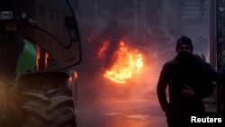 Európai gazdák tüntetnek Brüsszelben 2024. február 26-án. 