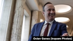 Pentru a putea cere încă 3 miliarde de euro disponibile prin PNRR, Guvernul are de recuperat restanțe vechi de peste jumătate de an. În imagine ministrul Fondurilor Europene, Adrian Câciu, fost ministru de Finanțe.