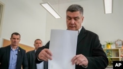 Croația se îndreaptă spre turul 2 al alegerilor prezidențiale, dar rezultatul este previzibil: actualul președinte Zoran Milanovic a câștigat 49,1% din voturi în primul tur, puțin sub pragul unei victorii care n-ar fi necesitat formalitatea celui de-al doilea tur.