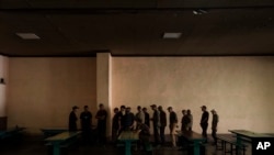 Серед них є 100 жінок 